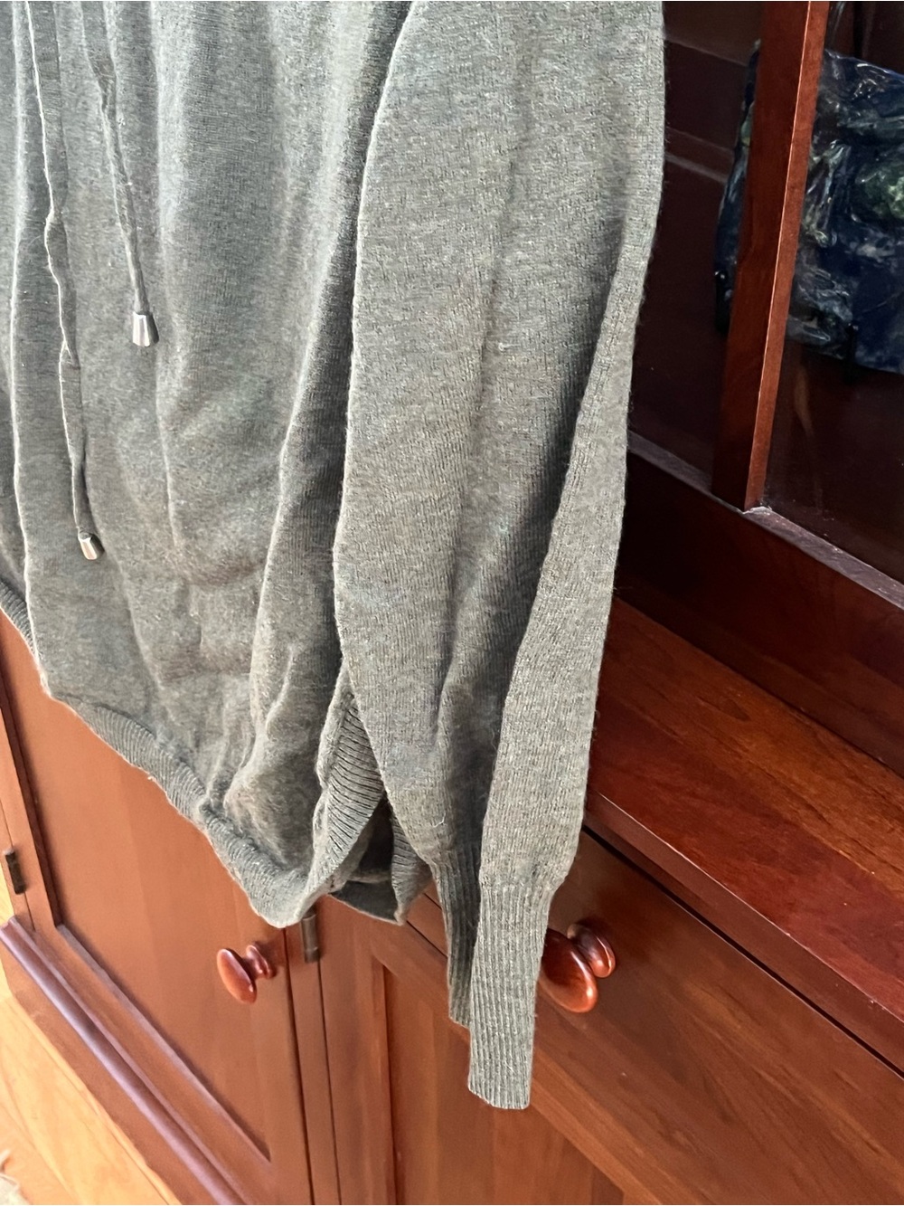 100% Extrafine Merino Wool Olive Green Turtleneck Drawstring Sweater - Picture 4 of 9